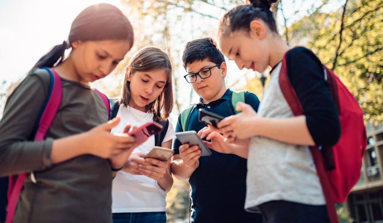 Australian Children Easily Bypass Social Media Age Limits, Report Finds Australian Children Easily Bypass Social Media Age Limits, Report Finds