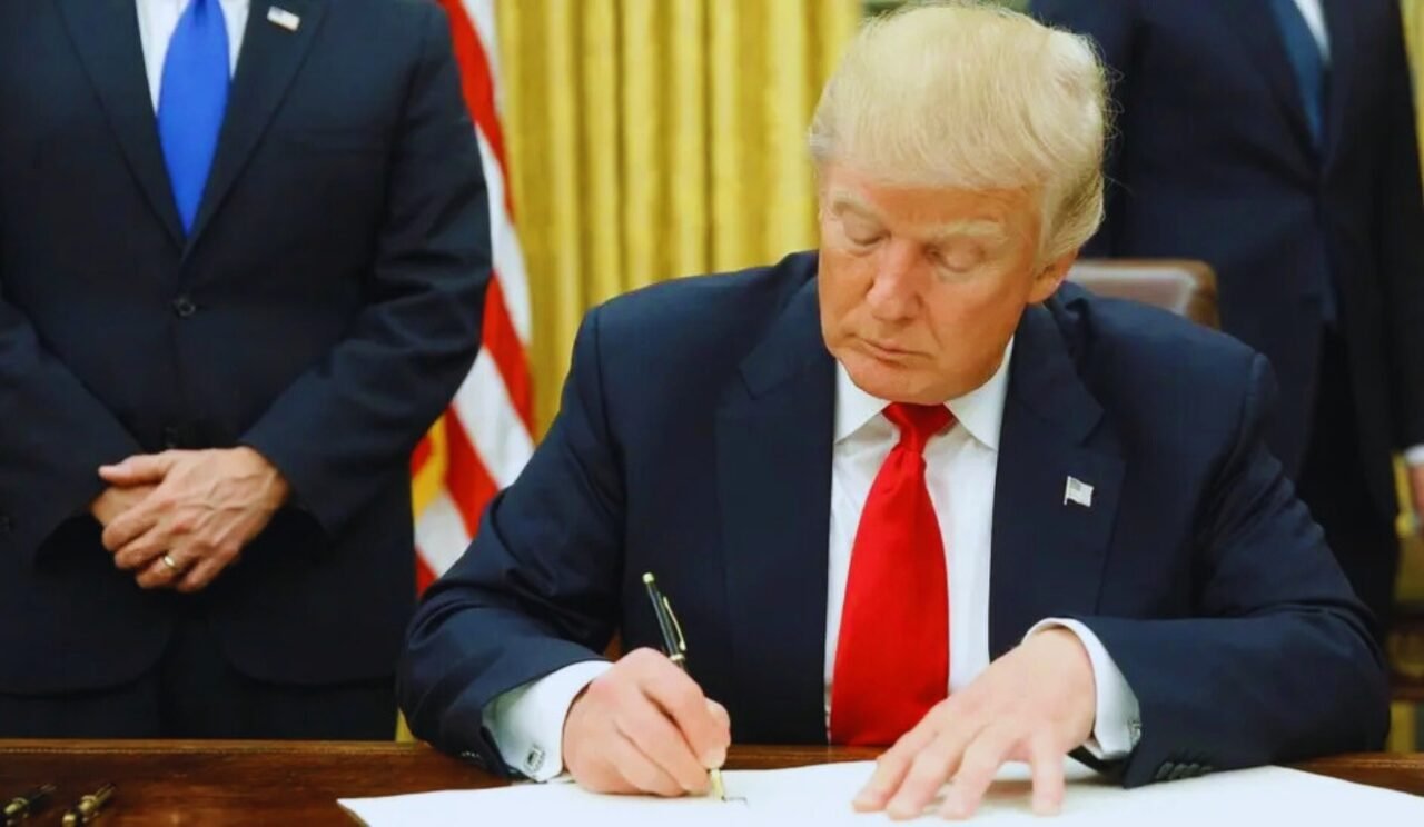 Trump Orders Major Expansion of Deportation Force, Offers Exit Bonus to Undocumented Migrants Trump Orders Major Expansion of Deportation Force, Offers Exit Bonus to Undocumented Migrants